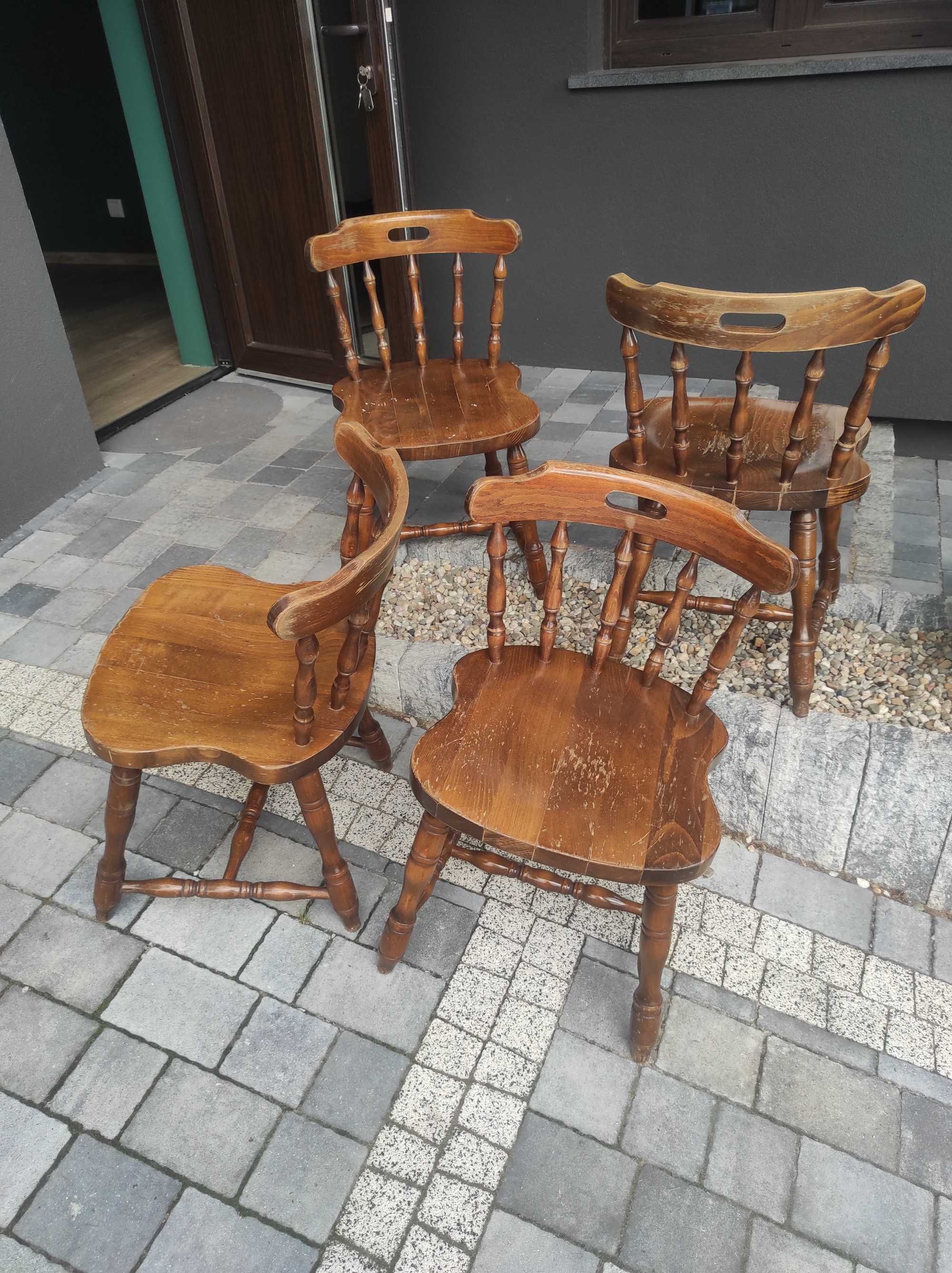 Krzesło krzesła drewniane patyczak vintage prl kapitańskie sesja foto