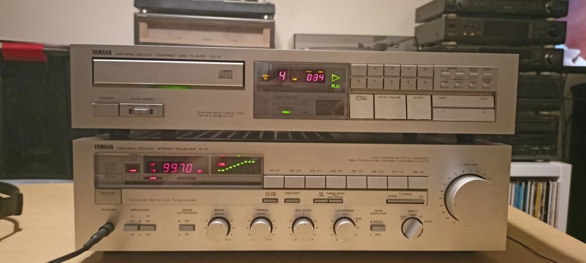 Yamaha amplituner stereo vintage.