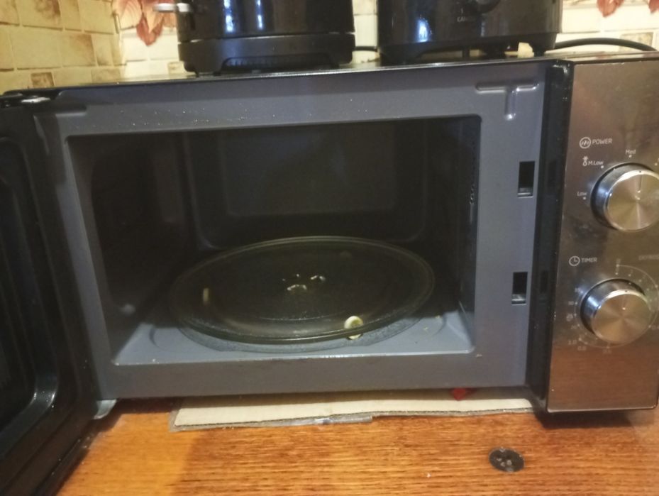 Мікрохвильова піч, чайник, тостер