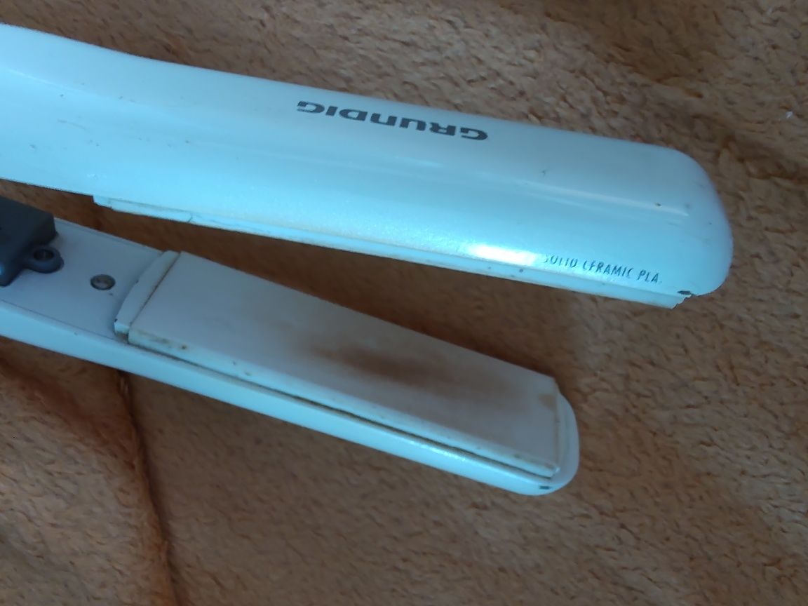 Prostownica Grundig HS3830