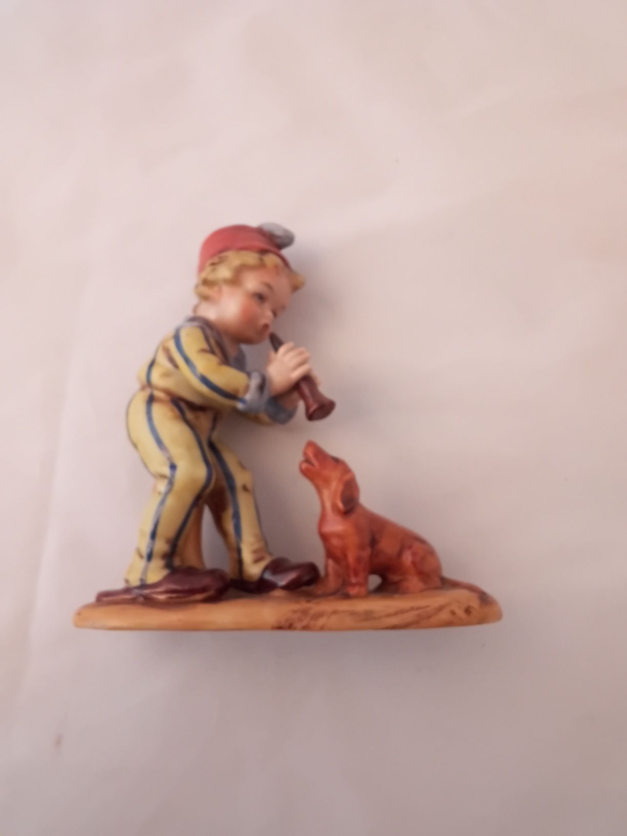 Porcelanowa figurka chłopiec i piesek Wagner & Apel