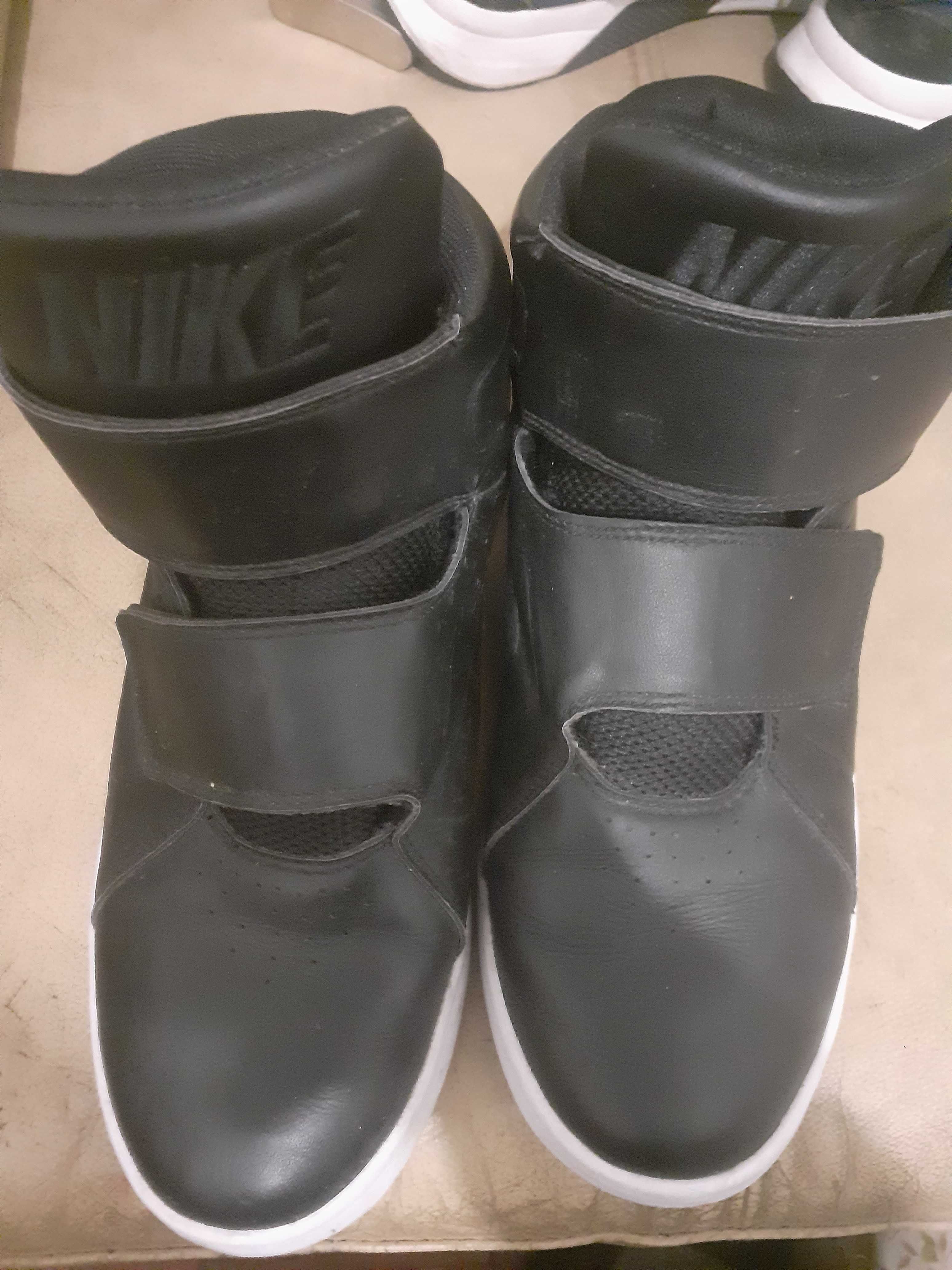 Ténis bota NIKE preto