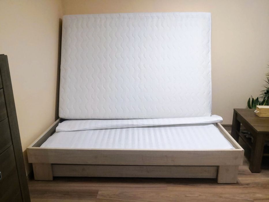 łóżko sypialniane idealny stan super materac!