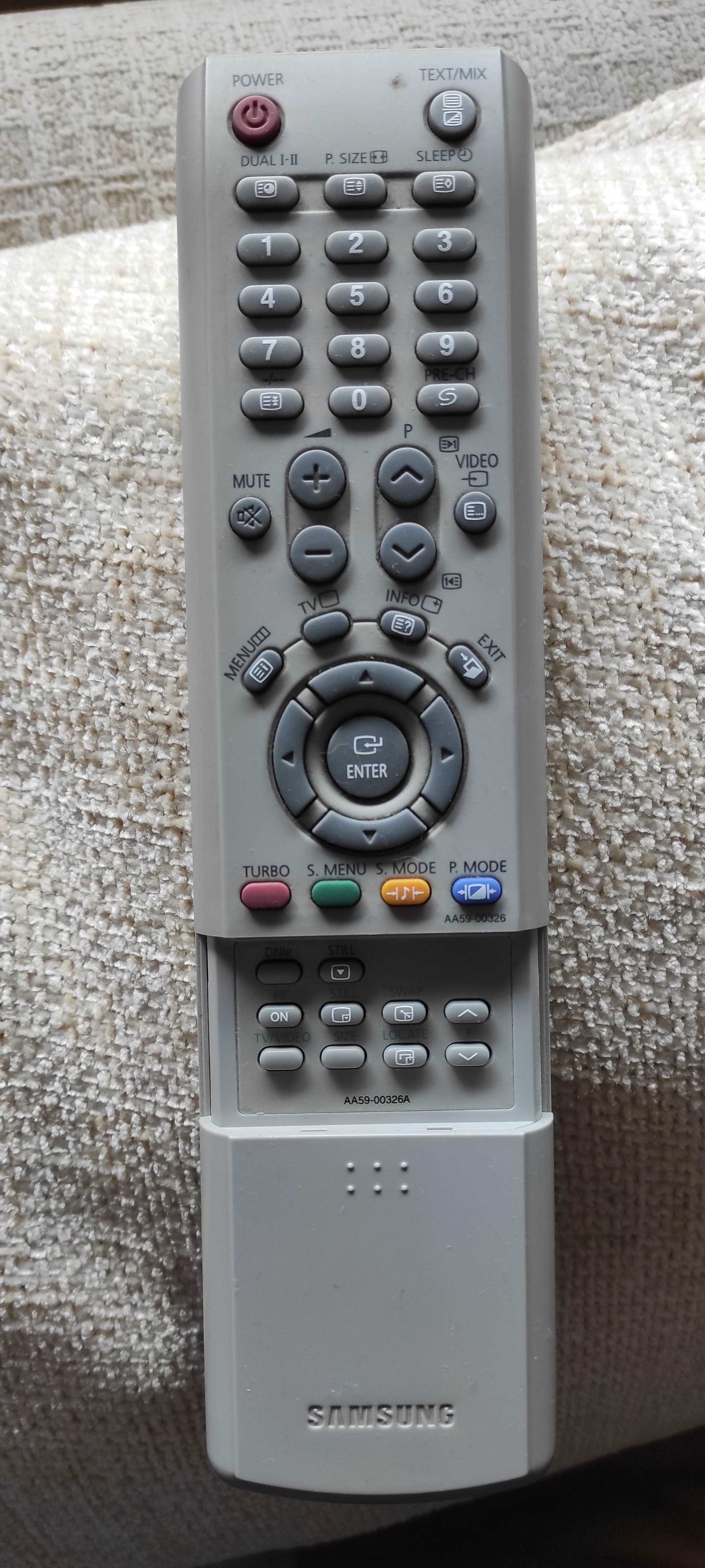 TV Samsung 32 polegadas, CRT, com móvel, a funcionar perfeitamente.
