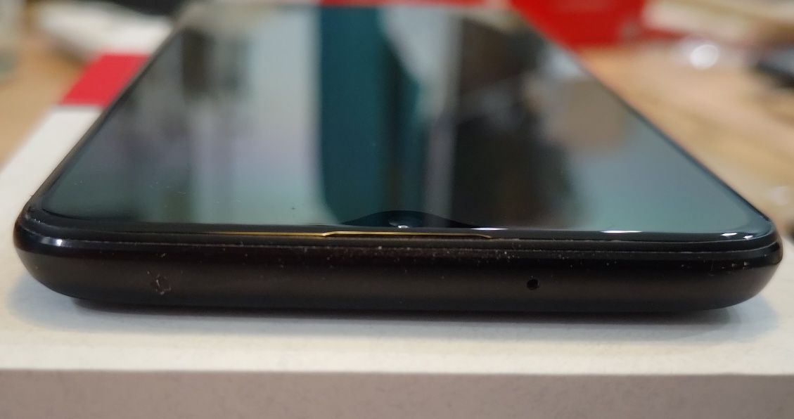 OnePlus 6T Midnight Black 8/128 + OnePlus Bullets + gratisy