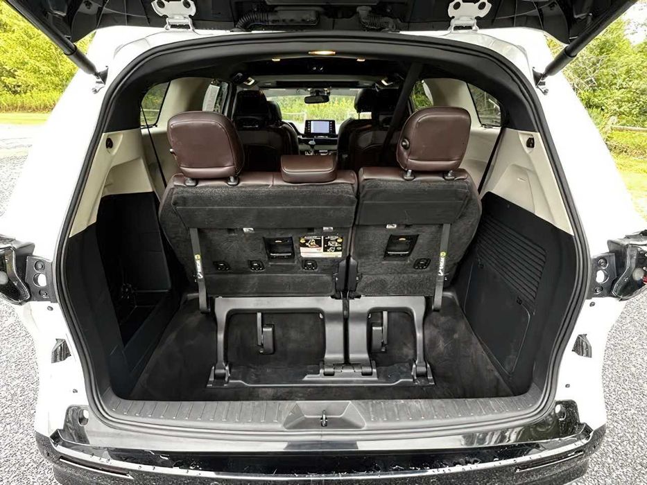 2023 Toyota Sienna Platinum 7-Passenger