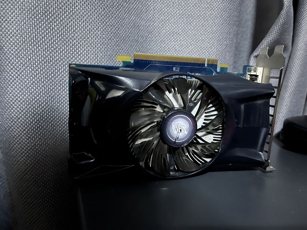 Продам Б/У видеокарту «GeForce 550 Ti»