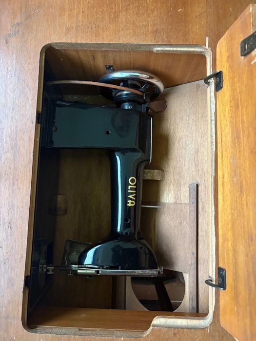 Máquina de Costura antiga OLIVA (a funcionar)