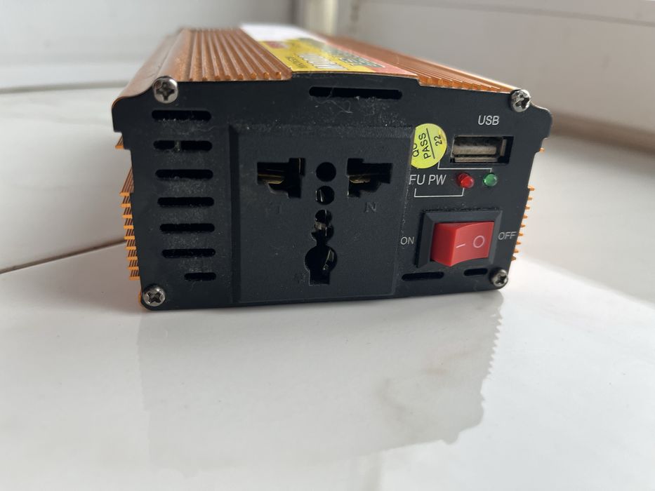 Інвертор 1000W 12/24 to 220V.