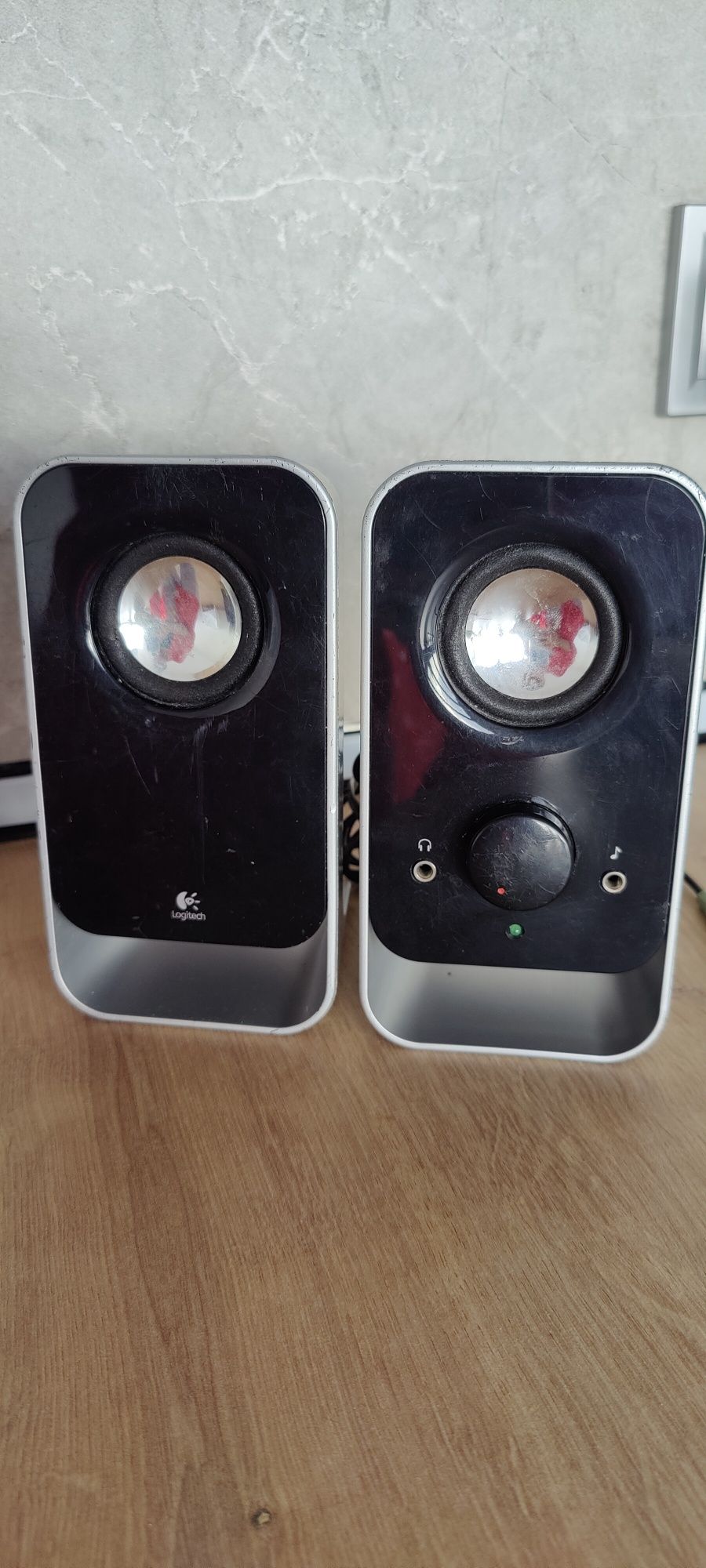 Бу колонки Logitech под ремонт порвана мембрана