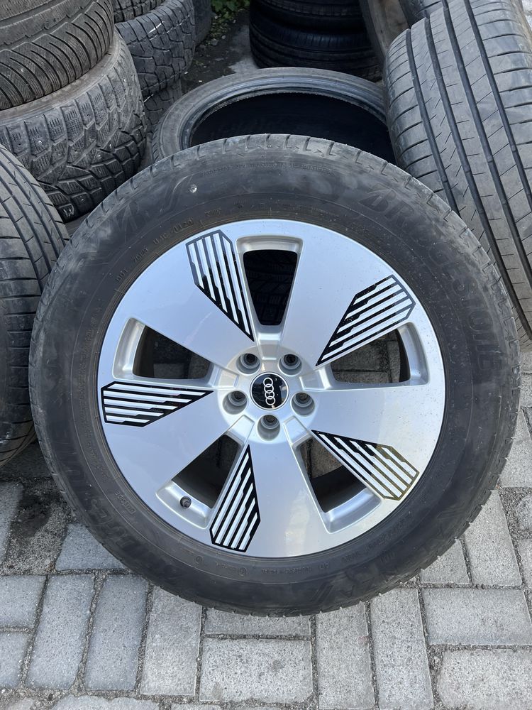 Шины диски б.у R19 Audi E tron Original 8.5J ET36 255 55 R19 Bridg