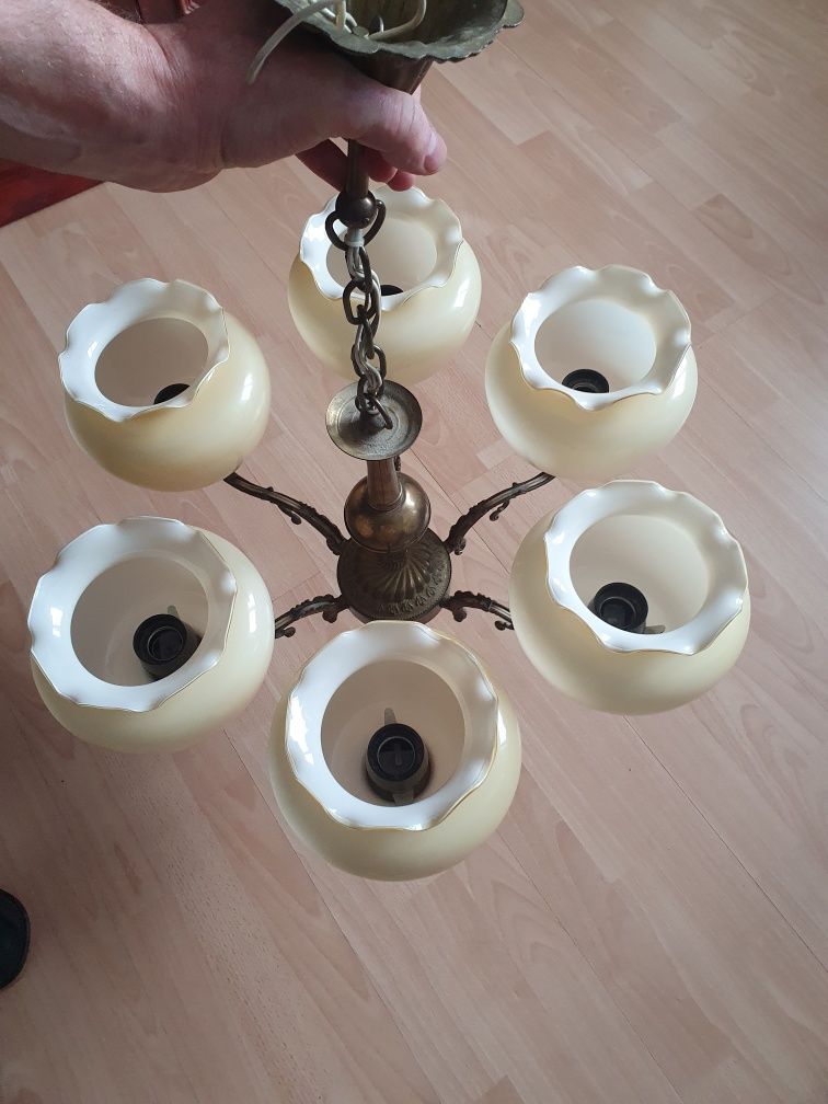 Żyrandol do salonu.