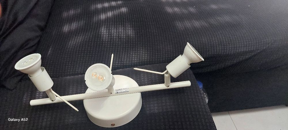 Candeeiro branco impecável