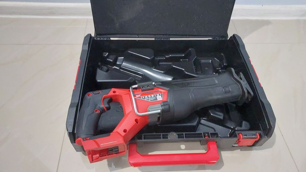 Пила шабельна акумуляторна Milwaukee M18