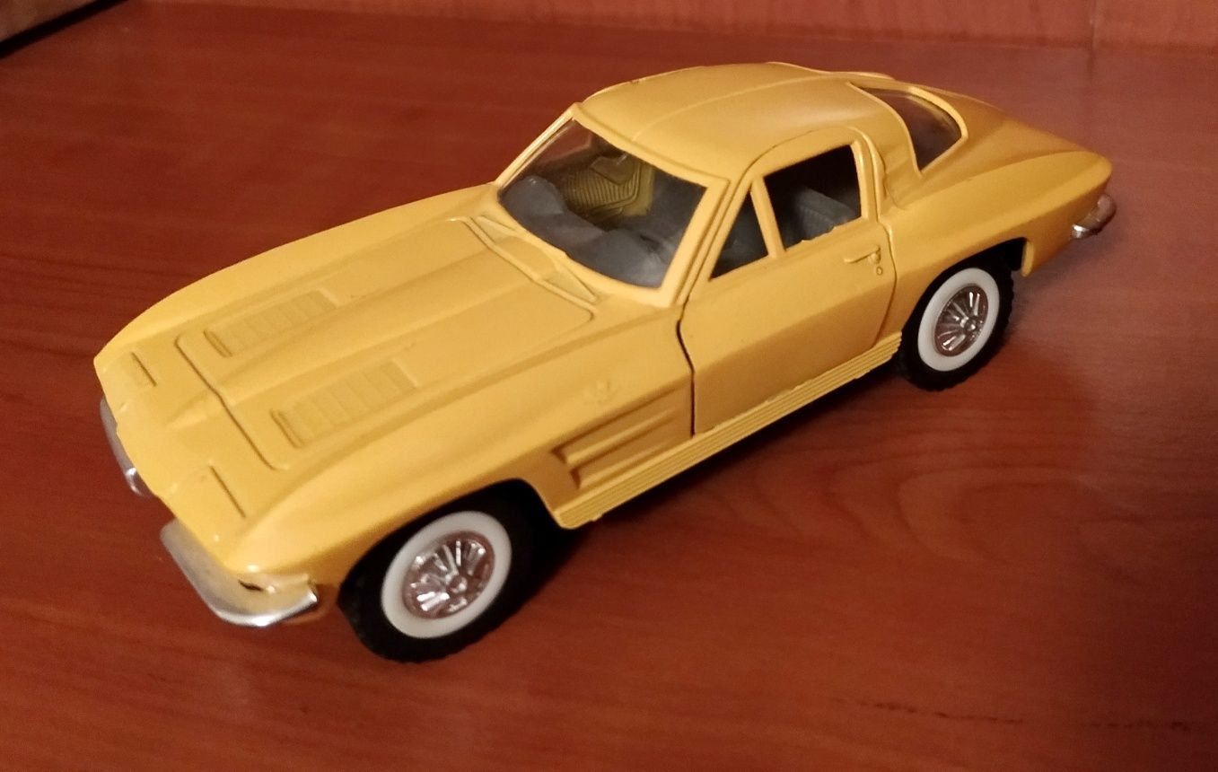 Miniatura antiga - Corvette Sting Ray 63 - Majorette 1/32