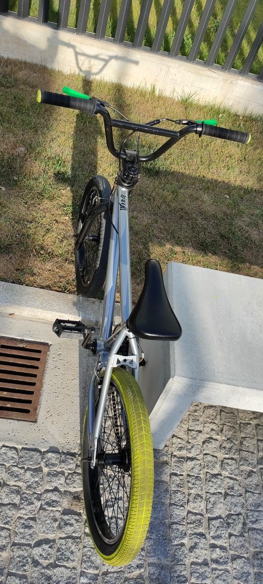 Bicicleta WIPE tipo BMX impecável