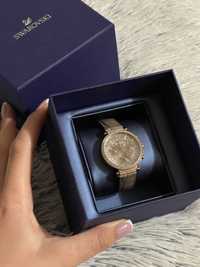Продам красивий жіночий годинник Swarovski