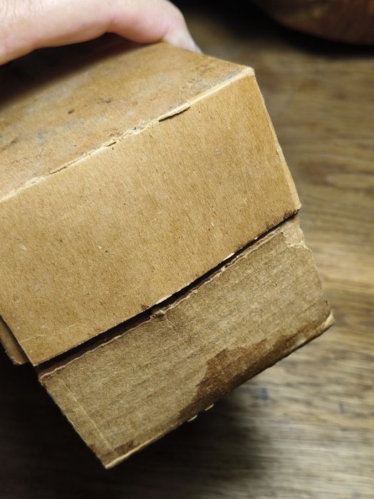 Stary amerykański  karton po serze 63