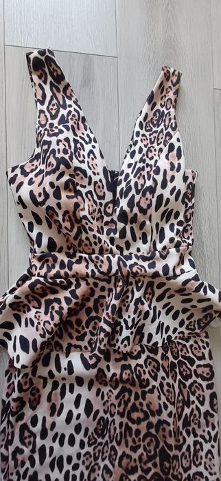 Dopasowana sukienka damska xs