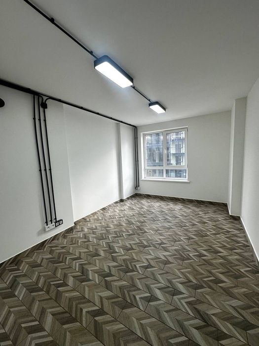 Оренда фасадного приміщення 85 м2 в центрі міста 2 поверх