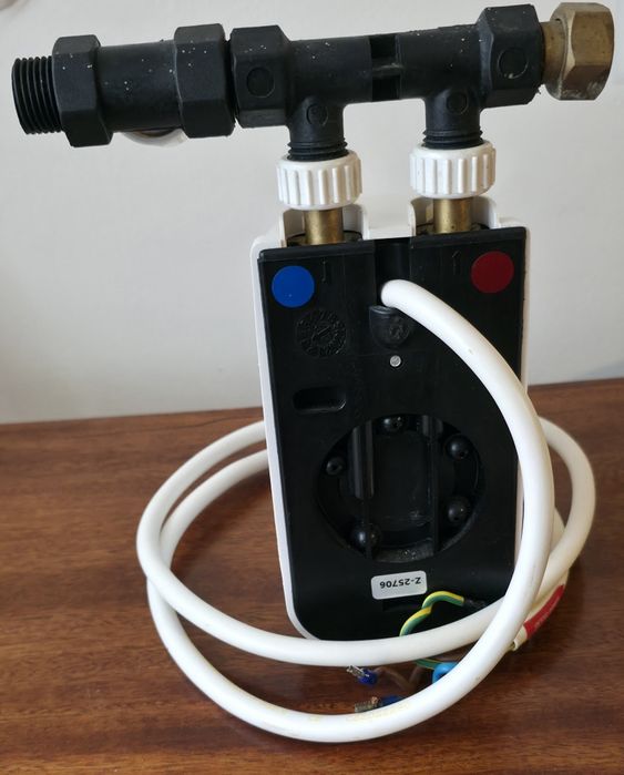 Проточний  електричний  водонагрівач  DAFI