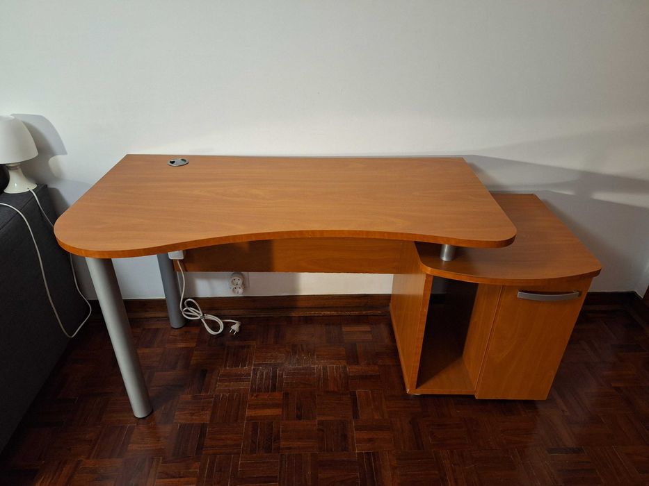 Secretária de estudo castanha