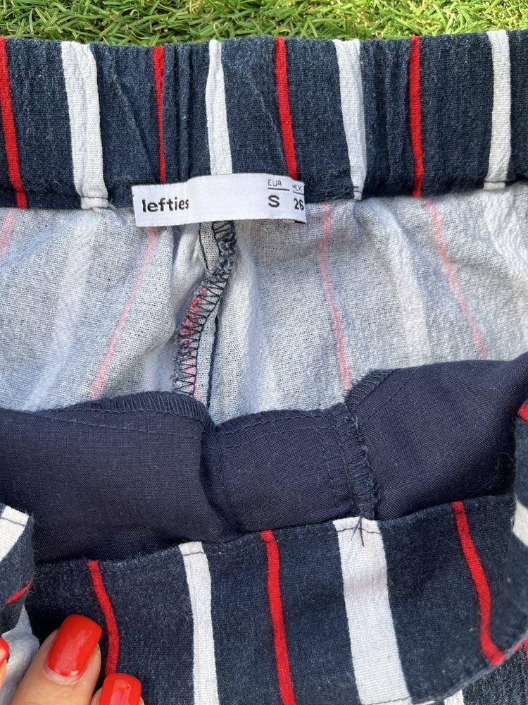 Calças riscas tamanho S com bolsos e elástico na cinta