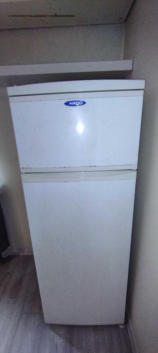 Lodówka z zamrażalnikiem 160 cm.