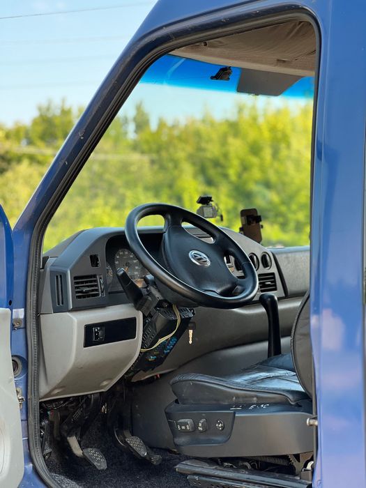 Продам VW LT – сімейний бус, легко переобладнати