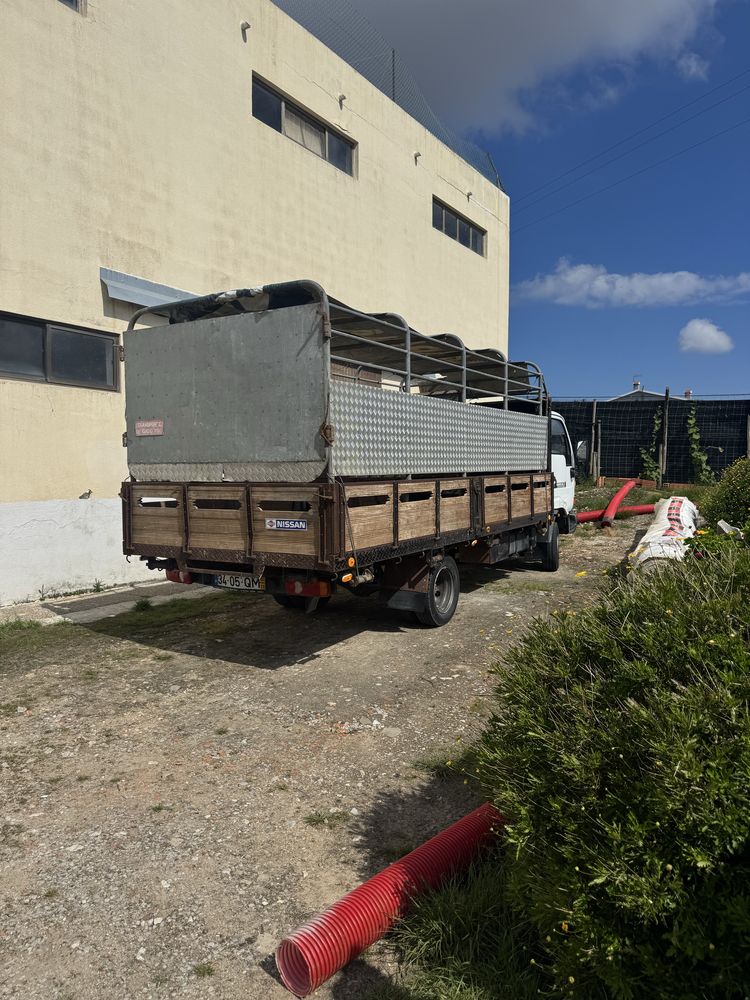 Nissan cabstar 127 mil km’s reais