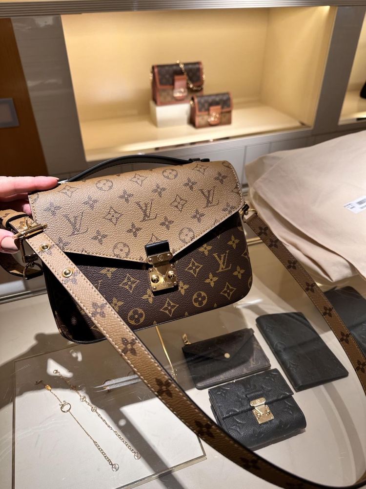 Продам сумку Louis Vuitton Metis оригинал