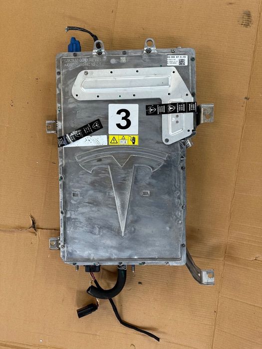 TESLA MODEL S EU FALOWNIK INWERTER PRZETWORNICA. 1066510-01-B.