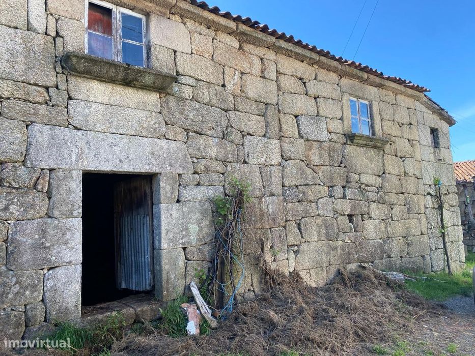 Moradia T2 para venda em Azias, Ponte da Barca, Viana do Castelo