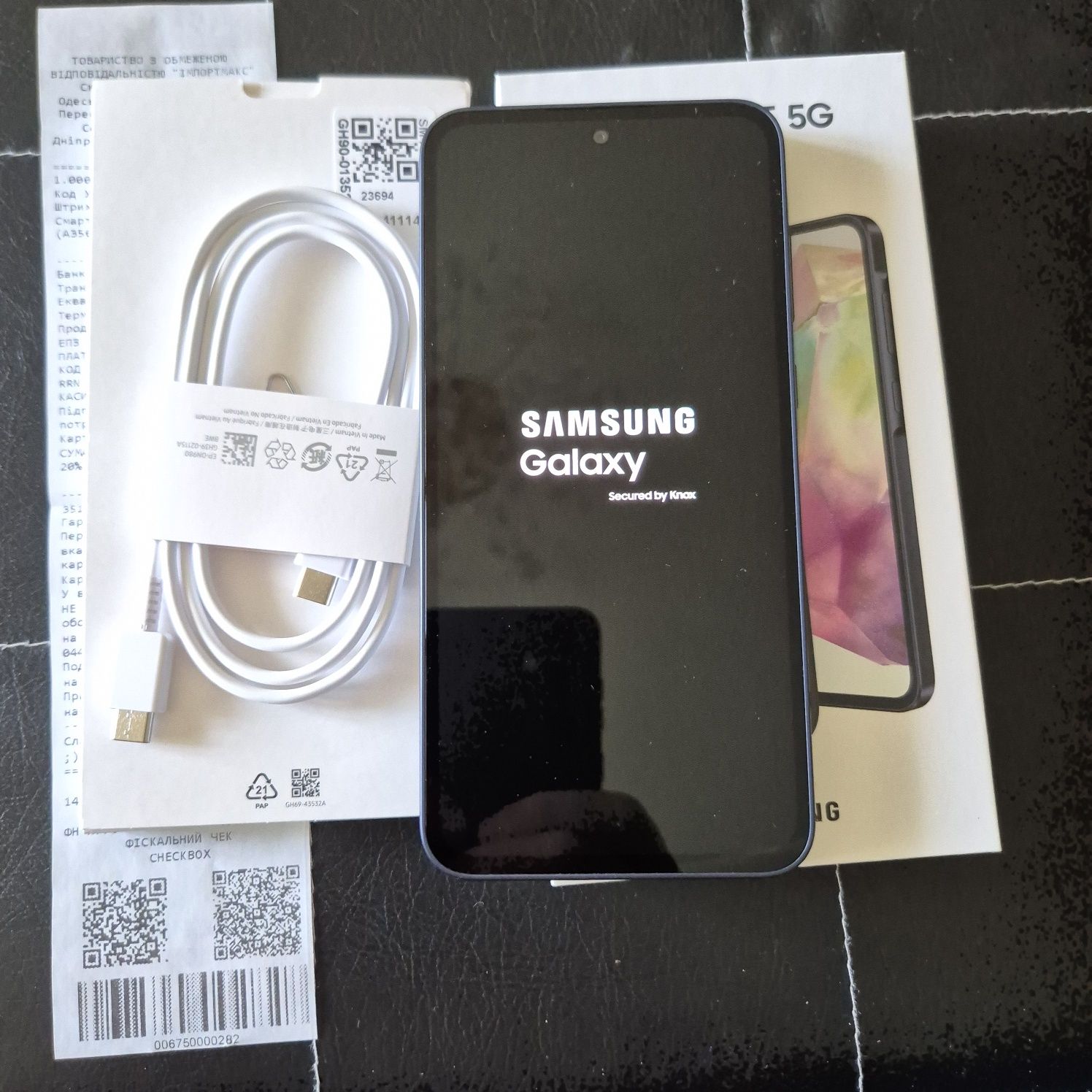Samsung Galaxy A35 5G в ідеальному стані.