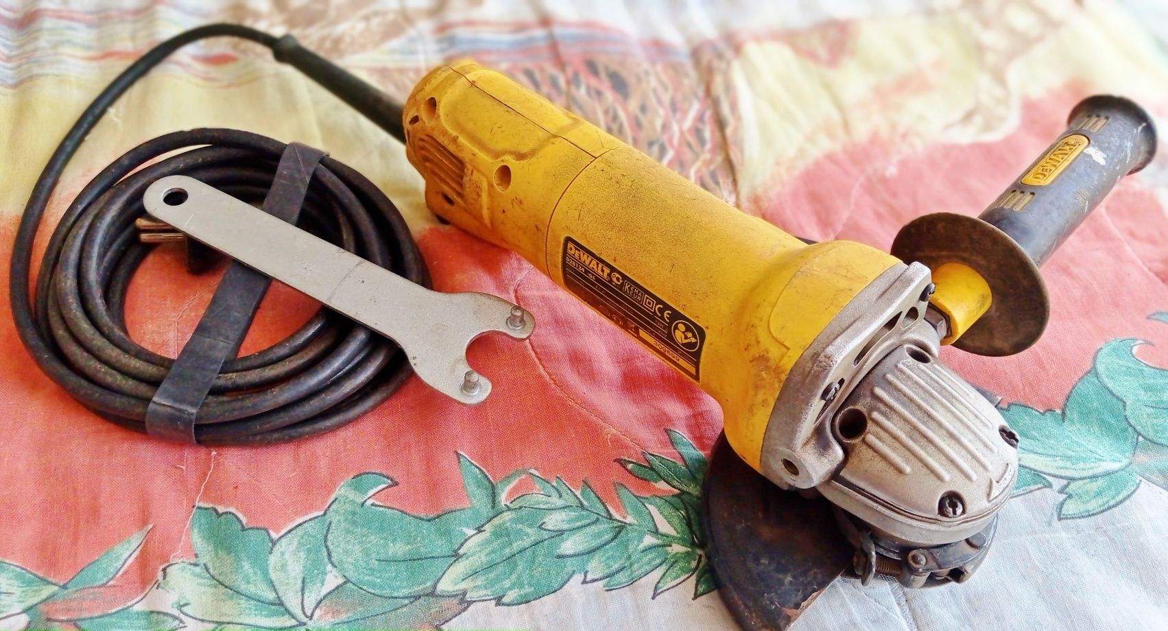 DeWalt D28134-QS1100W 125mm cabo de 4m