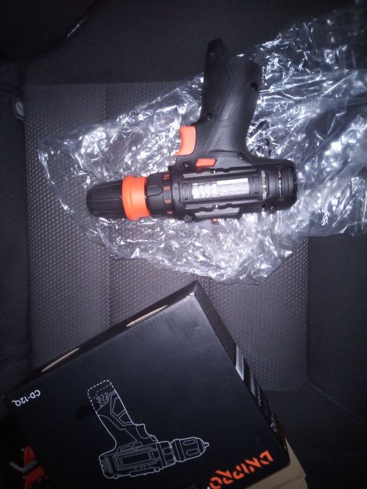 Продам новий  шуруповерт Дніпро м sd 12q