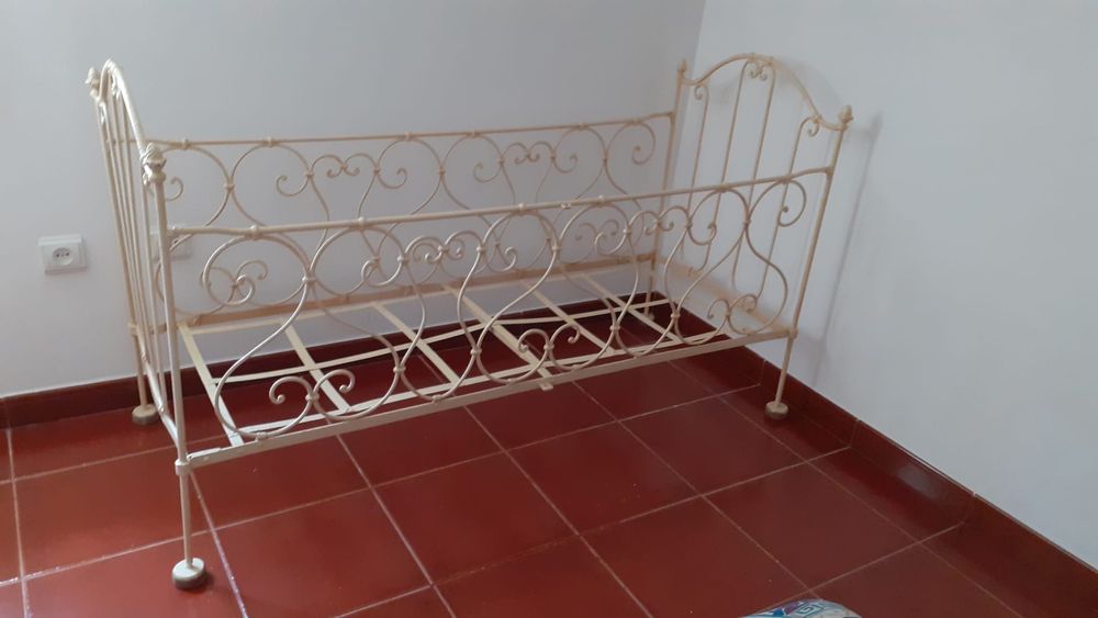 Cama antiga en ferro