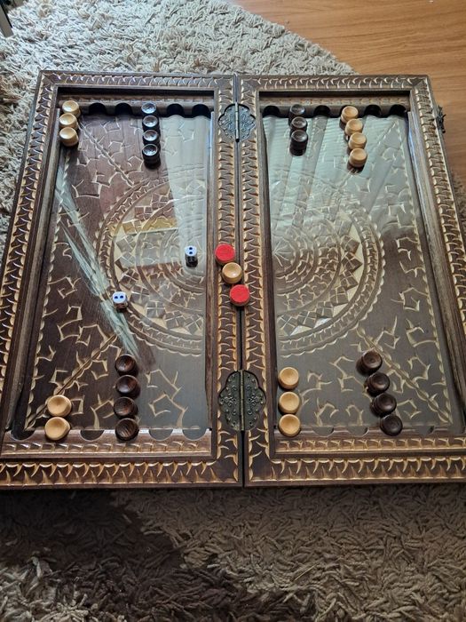 Нарды шахматы шашки под стеклом