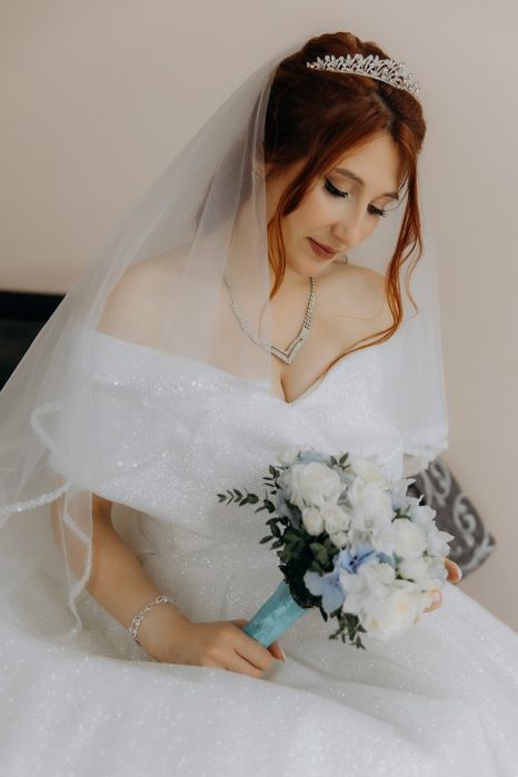 Весільна сукня та аксесуари