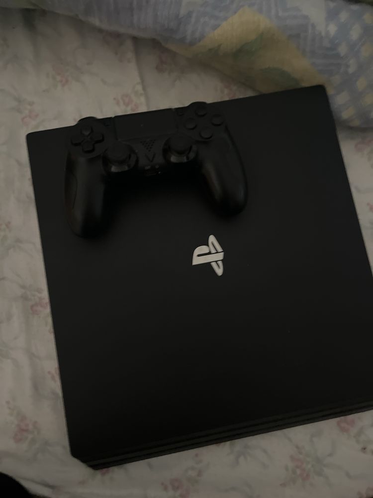 2 ps4 uma slim outra pro