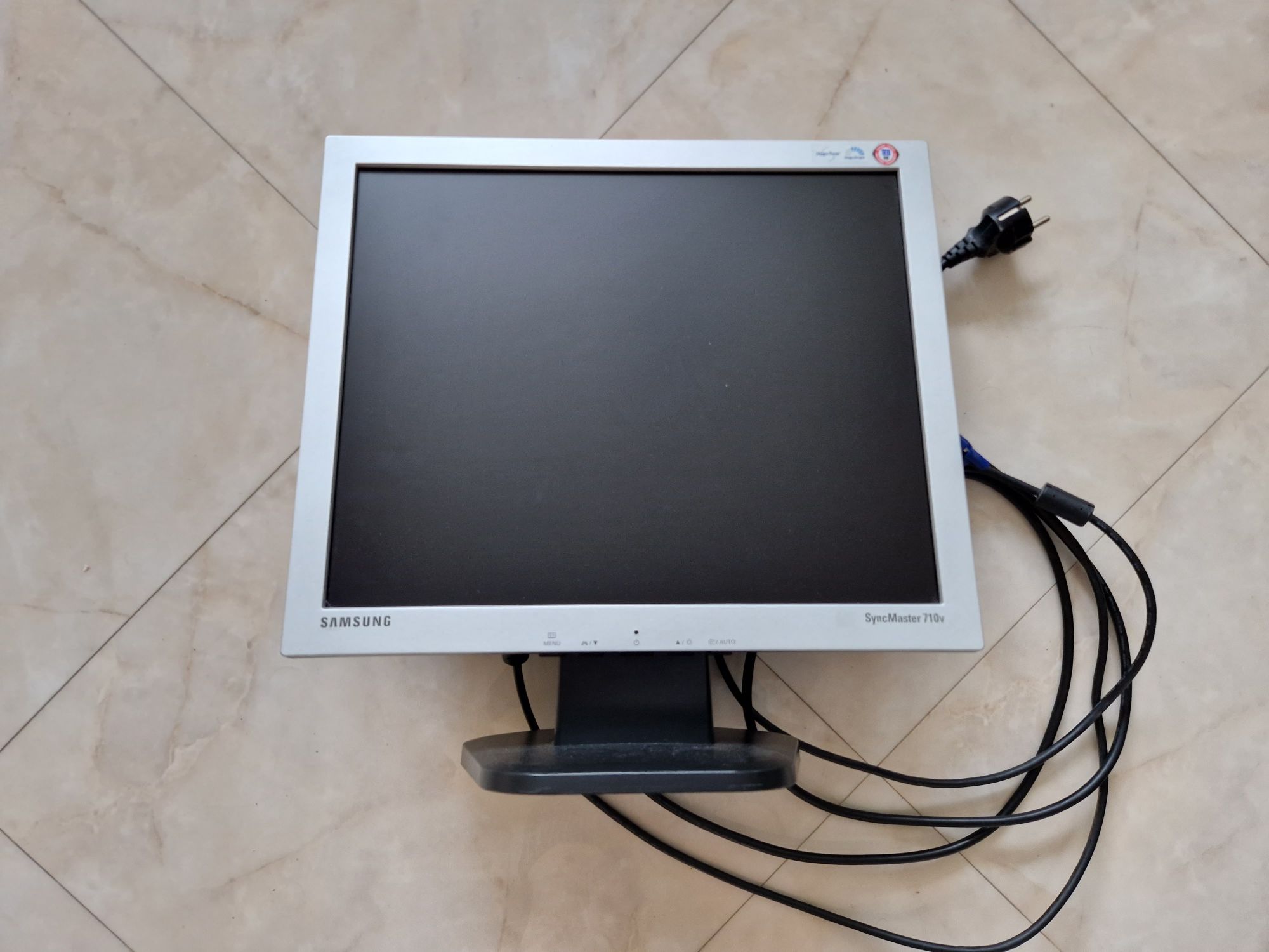 Монитор Samsung 710v C