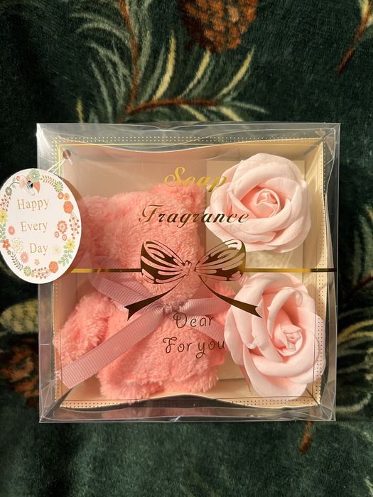 Zestaw prezentowy mydlane roze i reczniczek