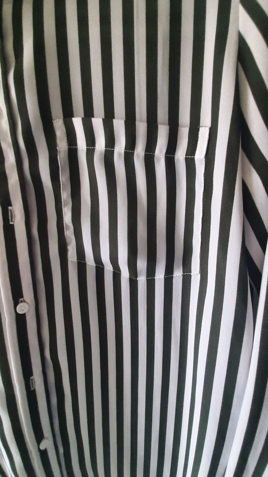 Camisa às riscas branca e verde tropa
