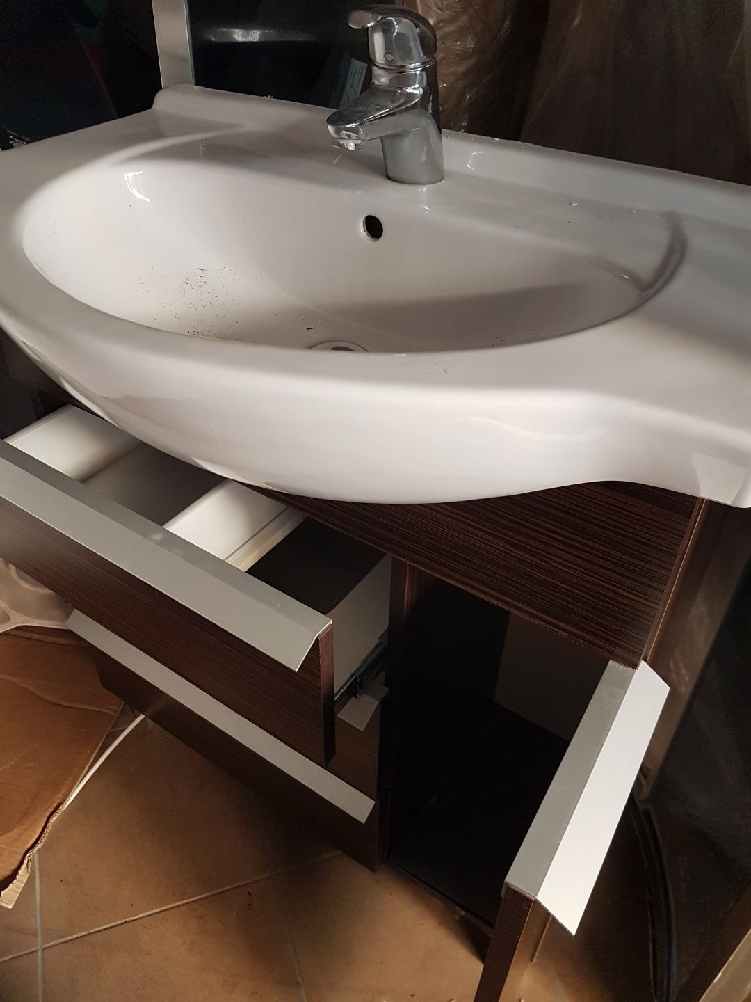 Komplet umywalka 76x49  szafka  z baterią