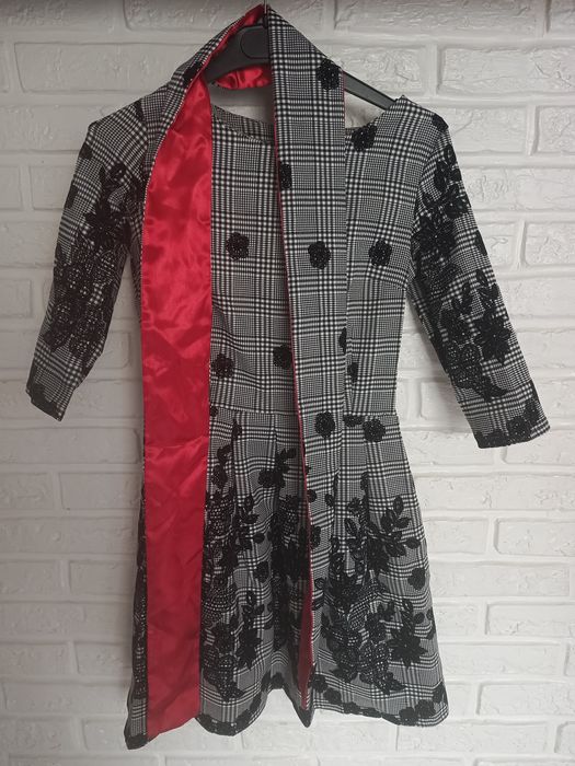 Сукня з вишивкою