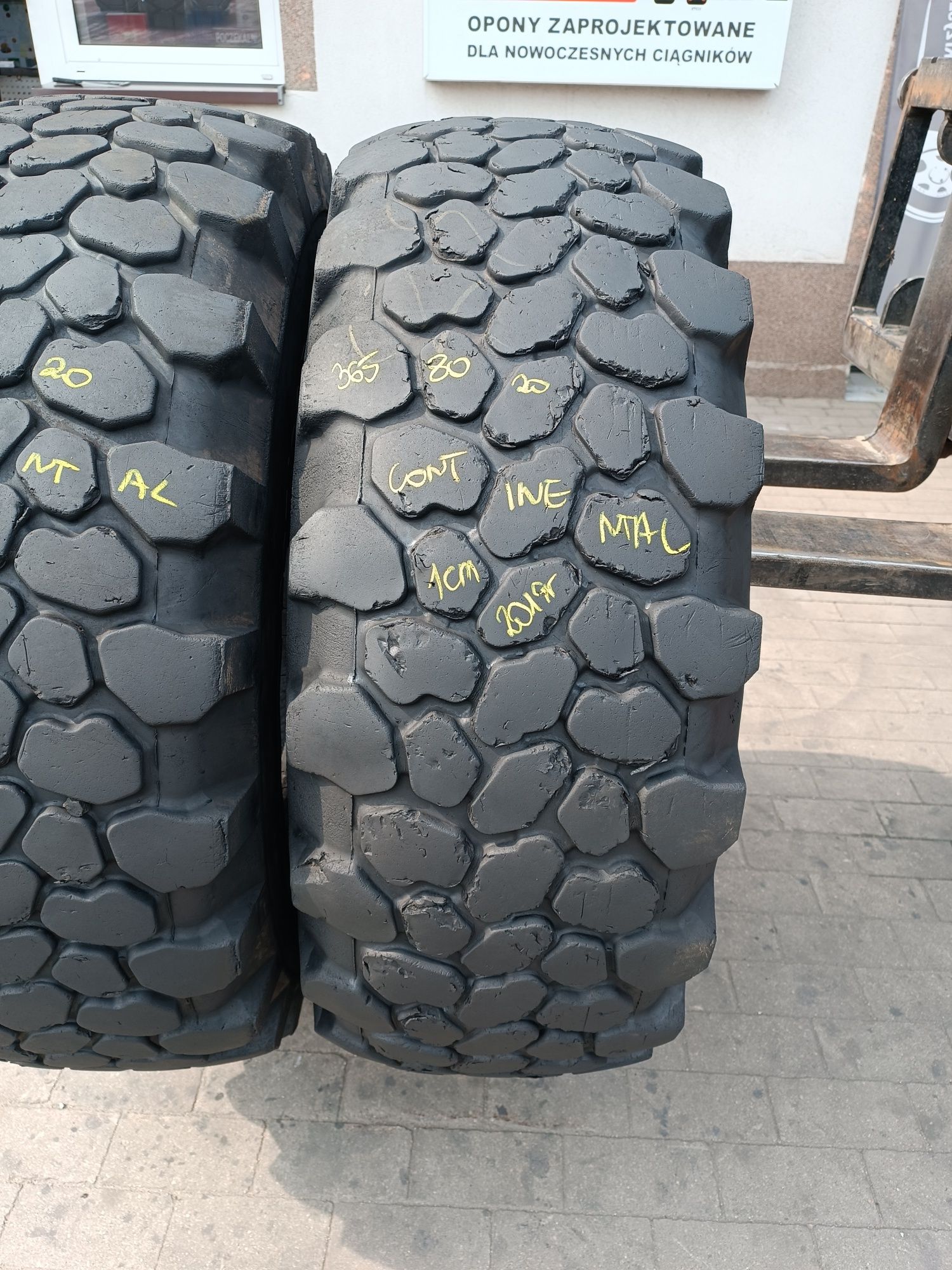 365/80R20 Continental MPT 81   14.5-20