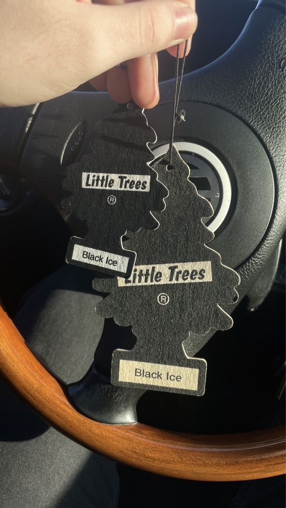 Ароматизатор в авто little trees x-tra strenght black ice