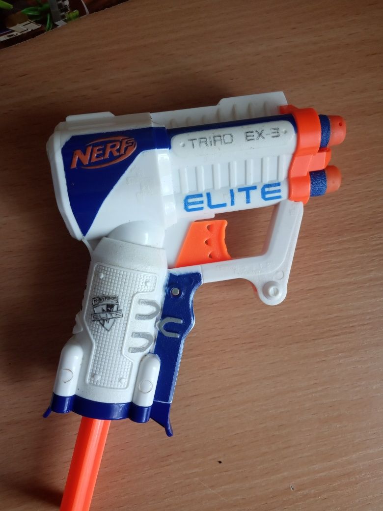 NERF N-Strike Elite Triad EX-3 Blaster pistolet