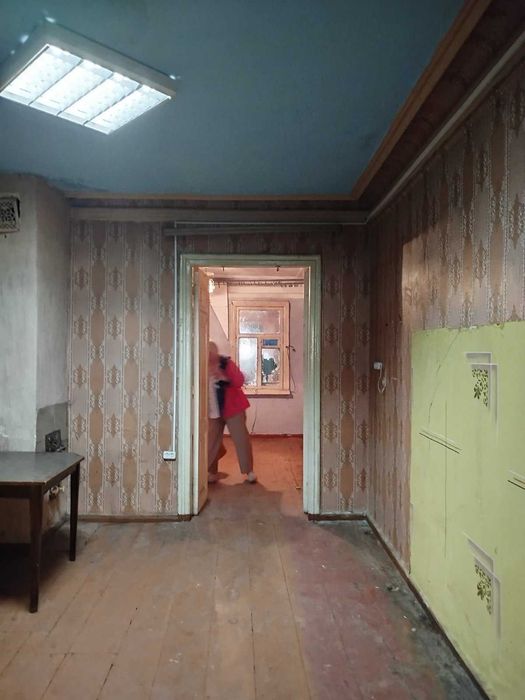 Продам 1 квартиру біля метро Спортивна