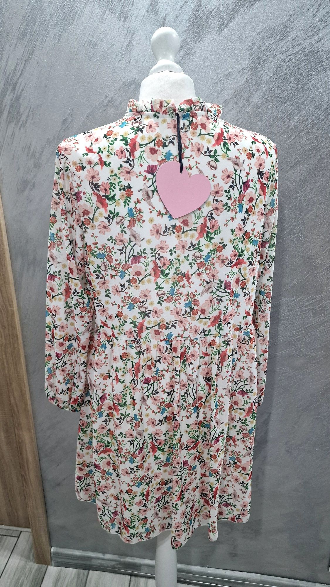 Śliczna sukienka 40 38 w kwiaty luźna oversize